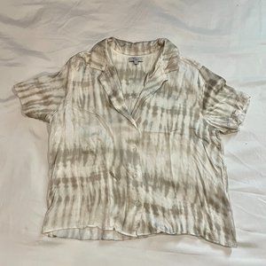 Rails Maui Satin Short Sleeve Button Down Top Sand Tide M